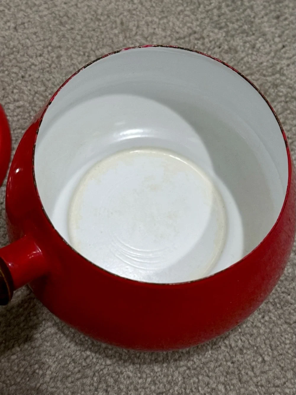 Red Cheese Fondue Set with Wooden-Handled Forks